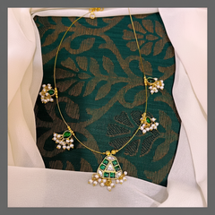 Beautiful Emerald Necklace In Kundan - KN00424