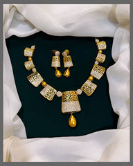 Big Hallow Necklace in Nakshi - NN00251