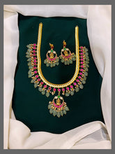 Jalebi necklace with Small Lakshmi Pendent in Kundan - KN00386