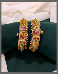 Multi Color Screw Bangles in Kundan - BG00146