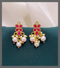 Flower with White Pearl Earring in Kundan - KE00258