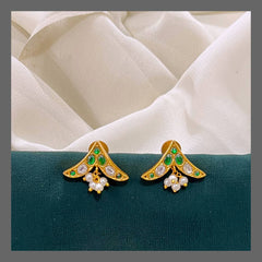 Pyramid Shaped Earring in Kundan - KE00262