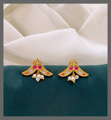 Pyramid Shaped Earring in Kundan - KE00262