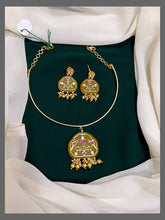 Golden hasli with Pendent in Kundan Necklace - KN00332