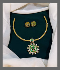 Choker Necklace in Kundan - KN00355