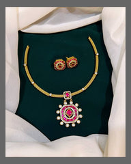 Choker Necklace in Kundan - KN00355