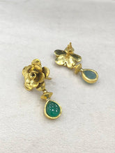 Flower Hugging Earring in Kundan - NE00511