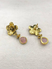 Flower Hugging Earring in Kundan - NE00511