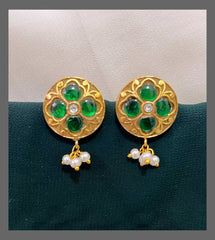 Beautiful Flower Stud in Kundan - KE00350