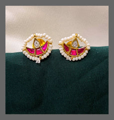 Chand Pearl Stud Earring in Kundan - KE00417