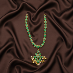 Beautiful Stone Necklace with Flower Pendant in Kundan - KN00570