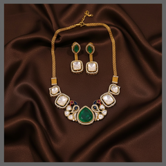 Beautiful Peacock With White Stones In Victorian - VH0092