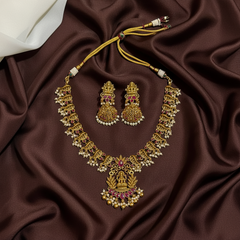 Kempu necklace with Lakshmi pendant and pearls - NN00960