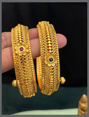 Antique Flower Screw Bangles in Kundan - BG00488