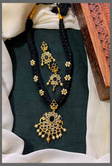 Antique White Stone Necklace in Black dori - BD0095