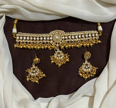 White Stone Jadau Choker With Earrings - NN0044