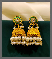 Emerald Flower Jhumki With White Pearls In Kundan - KE00465