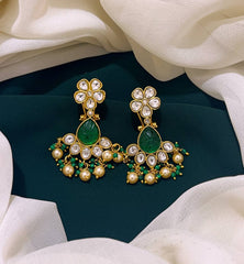 White Flower Stone Earring in Kundan - KE00179
