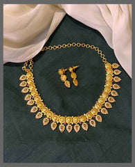 Beautiful Leaf Neckalce in Nakshi - NN00572