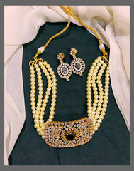 White Pearl Choker - PB00339