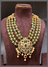 Emerlad Stone Malachite necklace with Rich Pendant in Kundan -KN00529