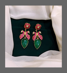 Ruby with Emarald earring in Kundan - KE00212