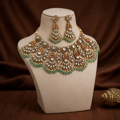 Grand Victorian Choker With Strawberry Beads - VN00160