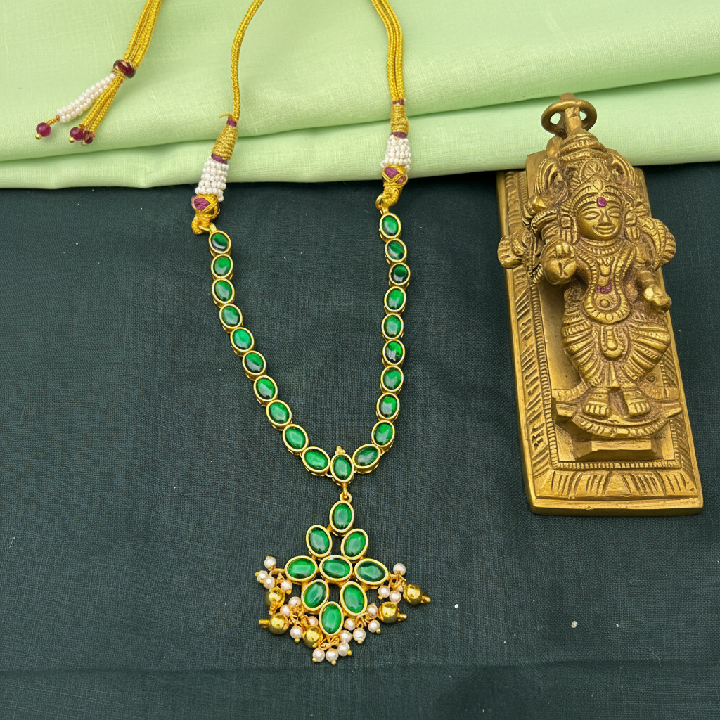 Beautiful Stone Necklace with Flower Pendant in Kundan - KN00570