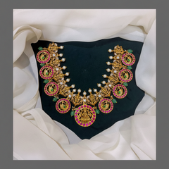 Beautiful Bottu Necklace in Jadau - KN00231