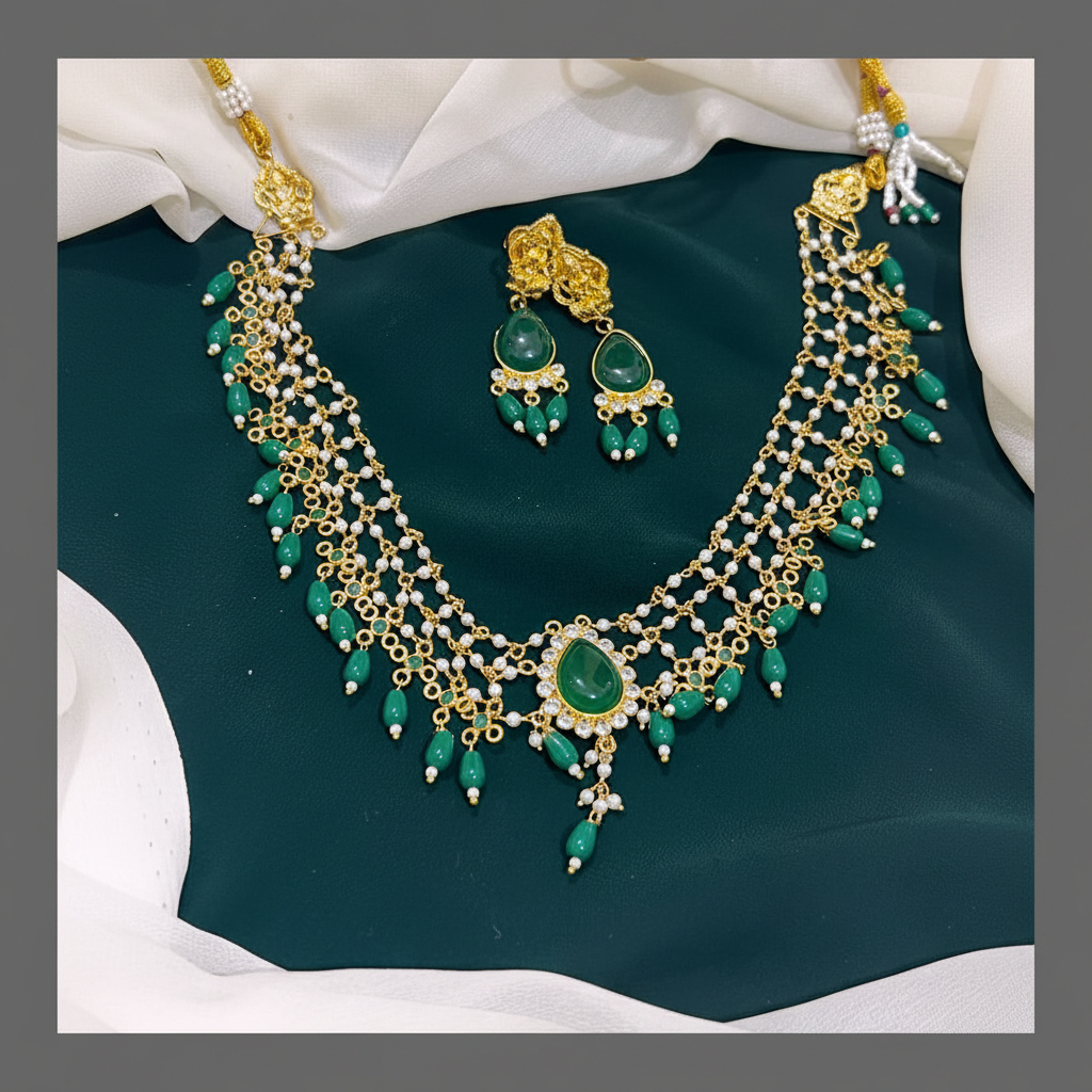 Beautiful Emerald Pearl Necklace In Kundan - KN00415