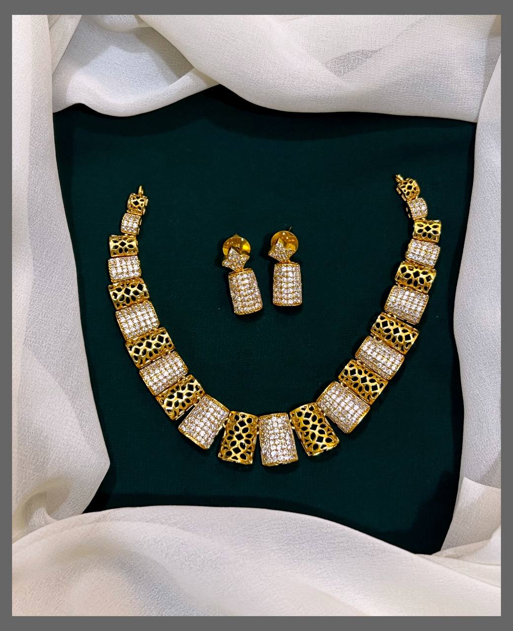 Small Hollow Necklace in Nakshi - NN00249