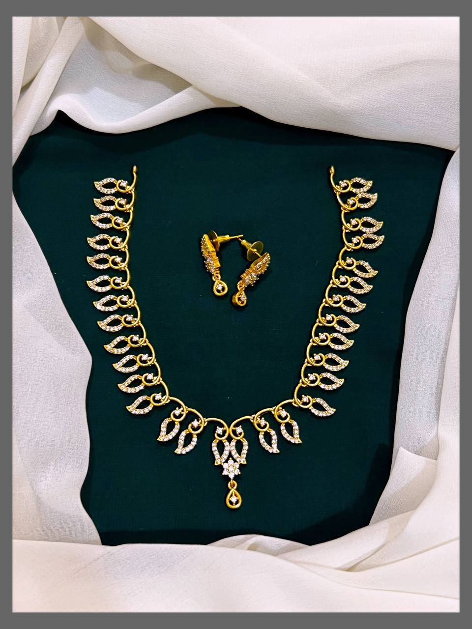 Beautiful Small Mango Necklace in Nakshi - NN00237