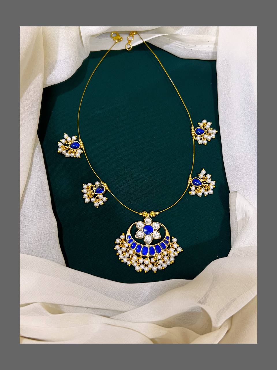 Blue Flower Invisible Necklace in Kundan - KN00485