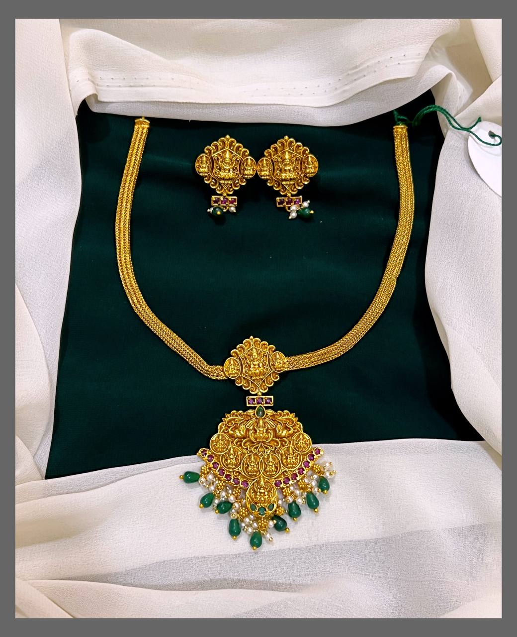 Beautiful Pendent Necklace in Nakshi - NN00509