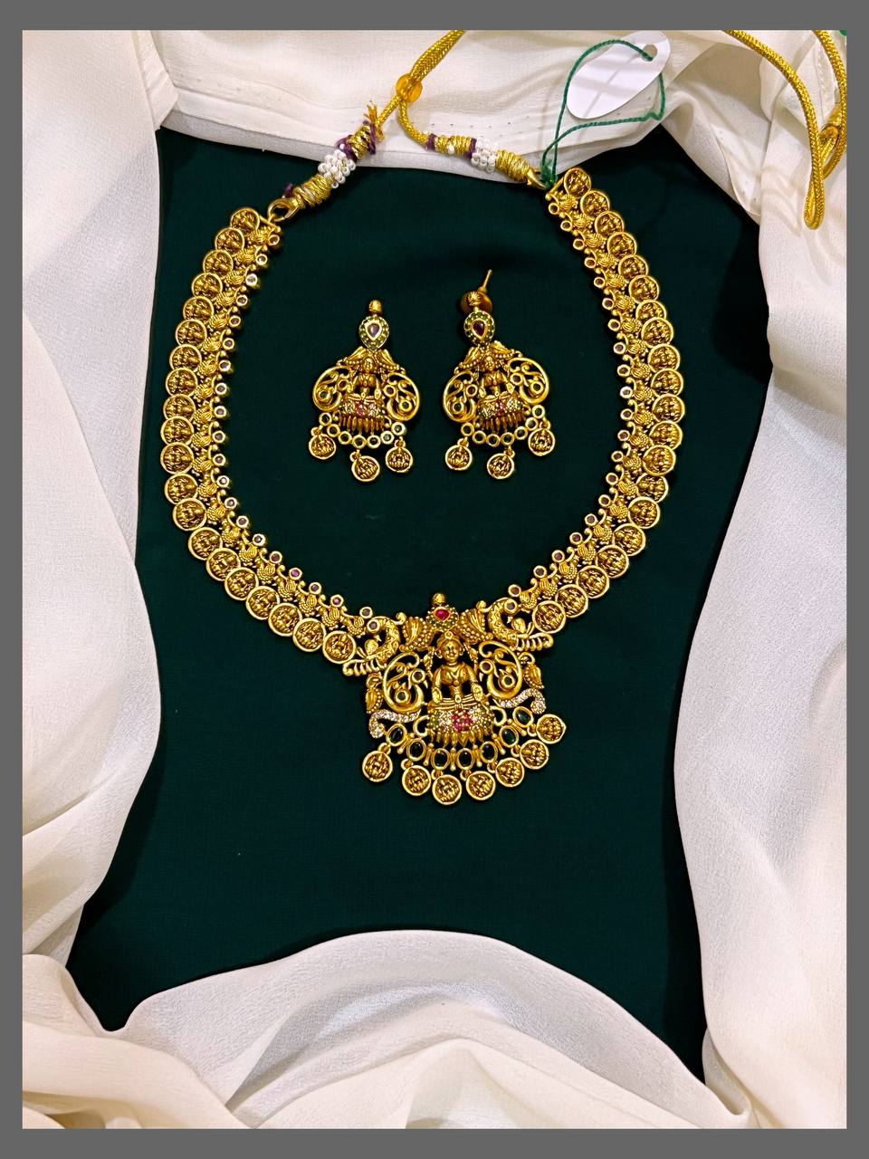 Small Kashu Necklace with Lakshmi Pendent in Nakshi - NN00511