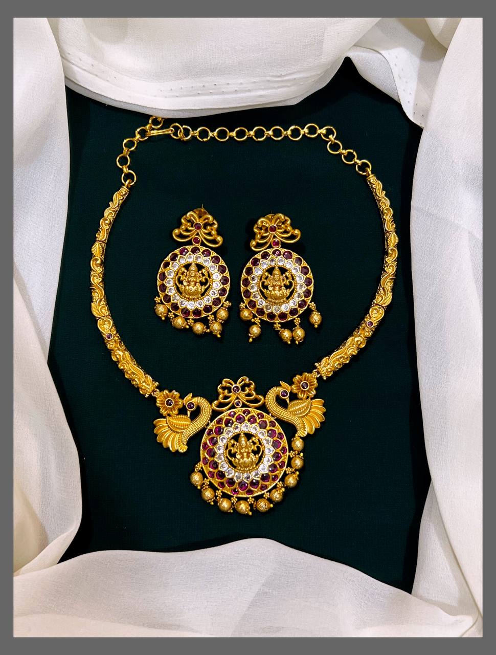 Kante Necklace with Pendent in Nakshi - NN00514