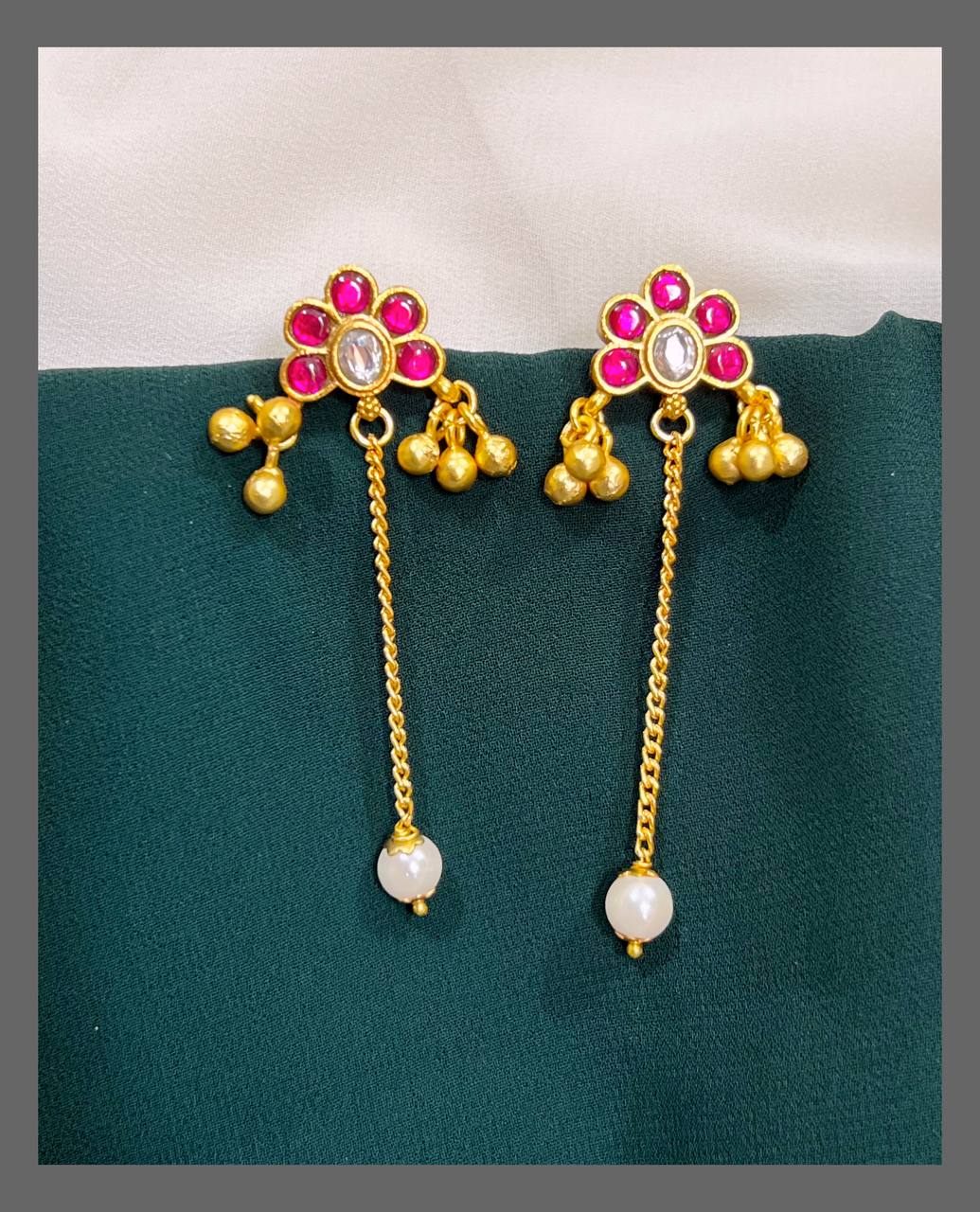 Beautiful Earring in Kundan - KE00274