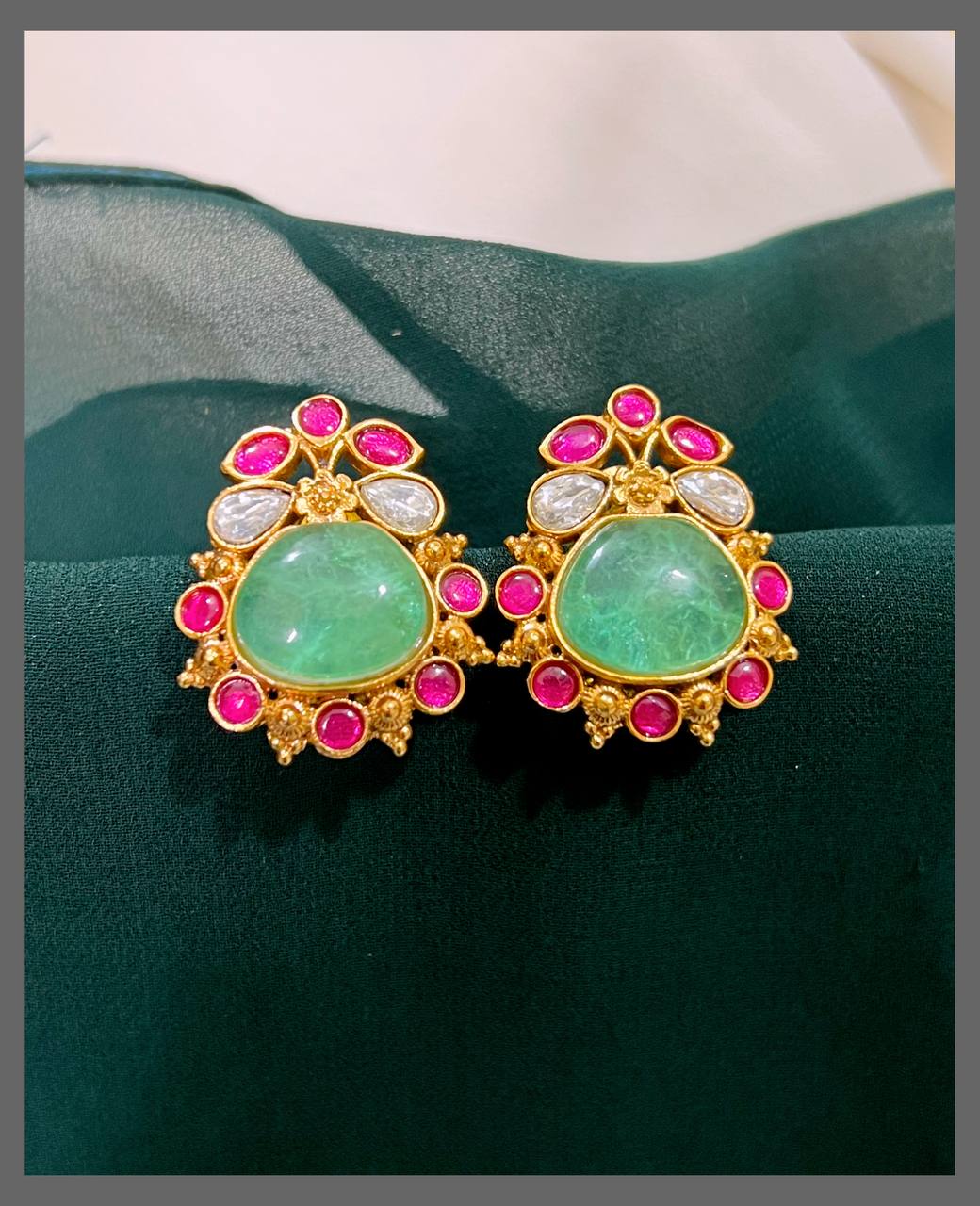 Beautiful Multi Stud earring in Kundan - KE00373