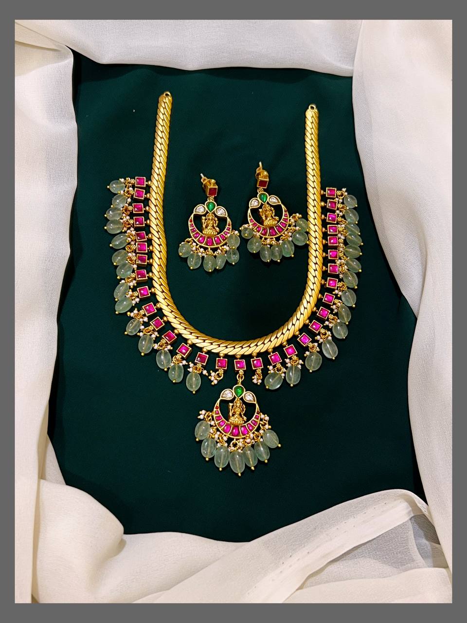 Jalebi necklace with Small Lakshmi Pendent in Kundan - KN00386