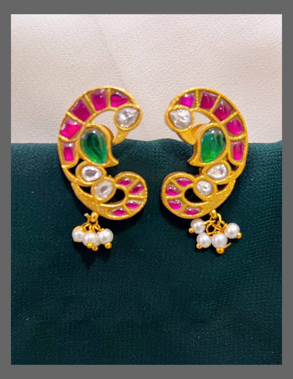Beautiful Bird Stud Earring in Kundan - KE00275