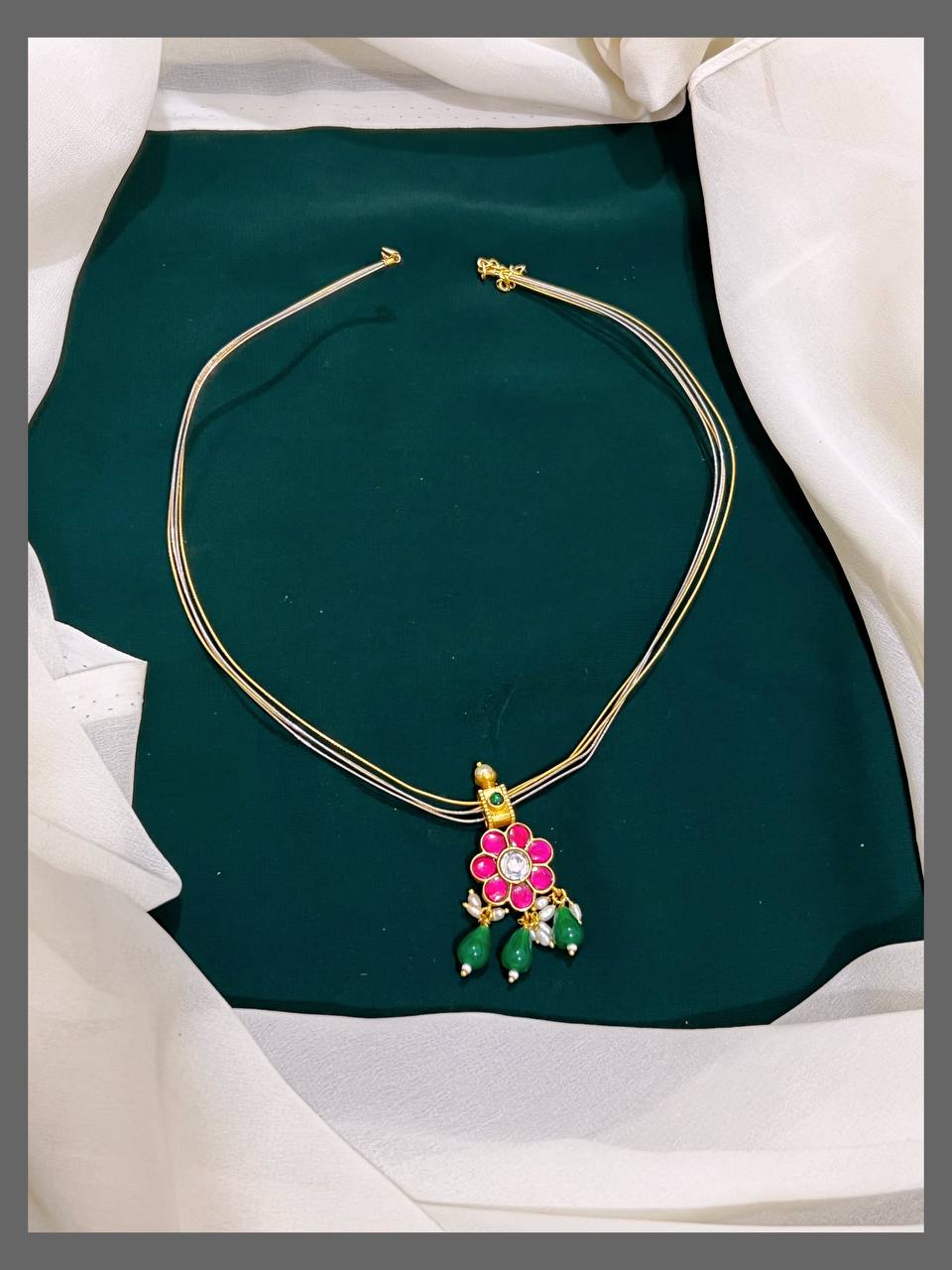 Invisible Thin Necklace pendent in Kundan - KN00312