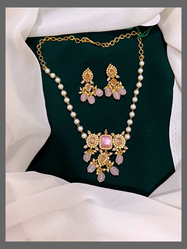White Pearl with Elegant Pendent - PB0040