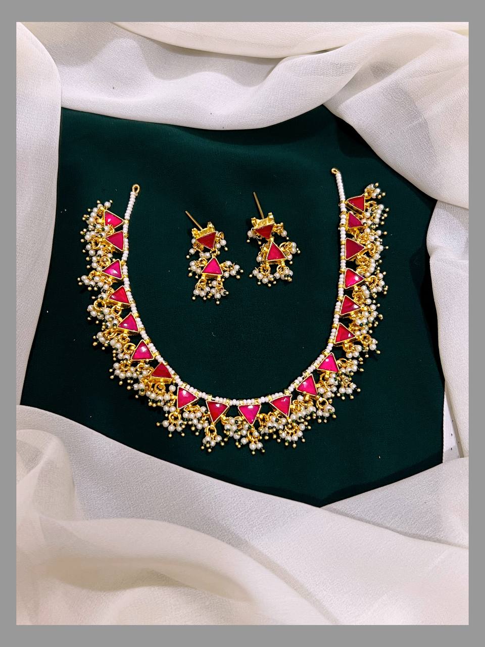Triangle Necklace in Kundan - kN00339