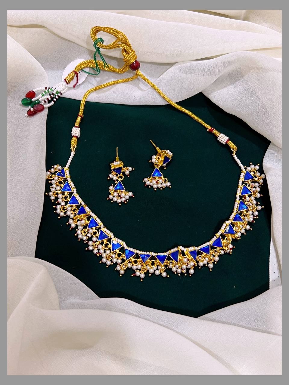 Triangle Necklace in Kundan - kN00339