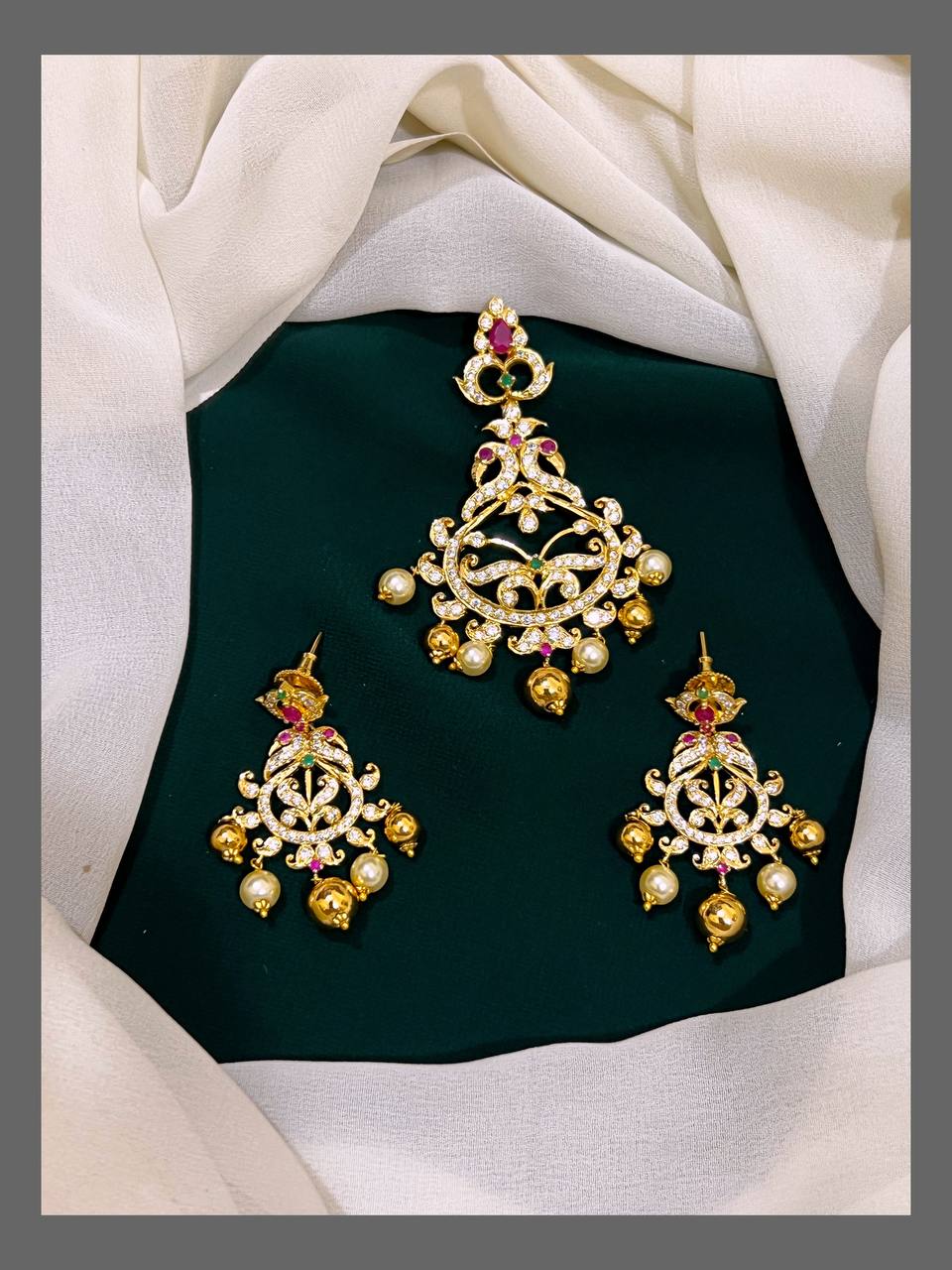Elegant Pendent in Nakshi - NP0016