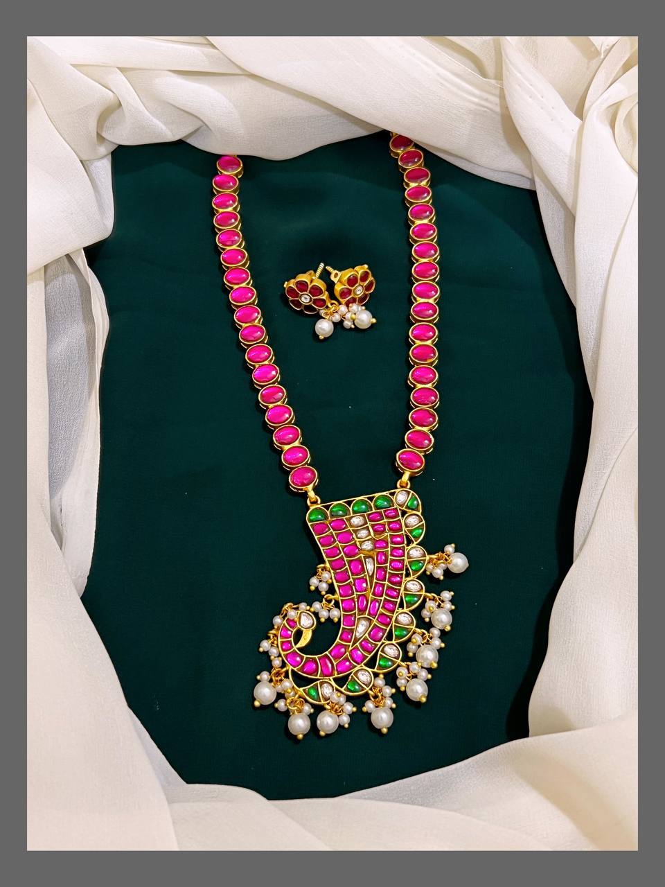 Peacock head pendent Necklace in Kundan - KN00313