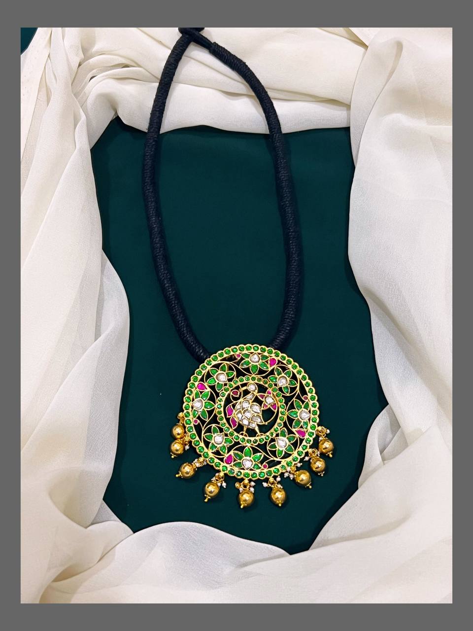 Black Dori With Emerald Pendent in Kundan - BD0027