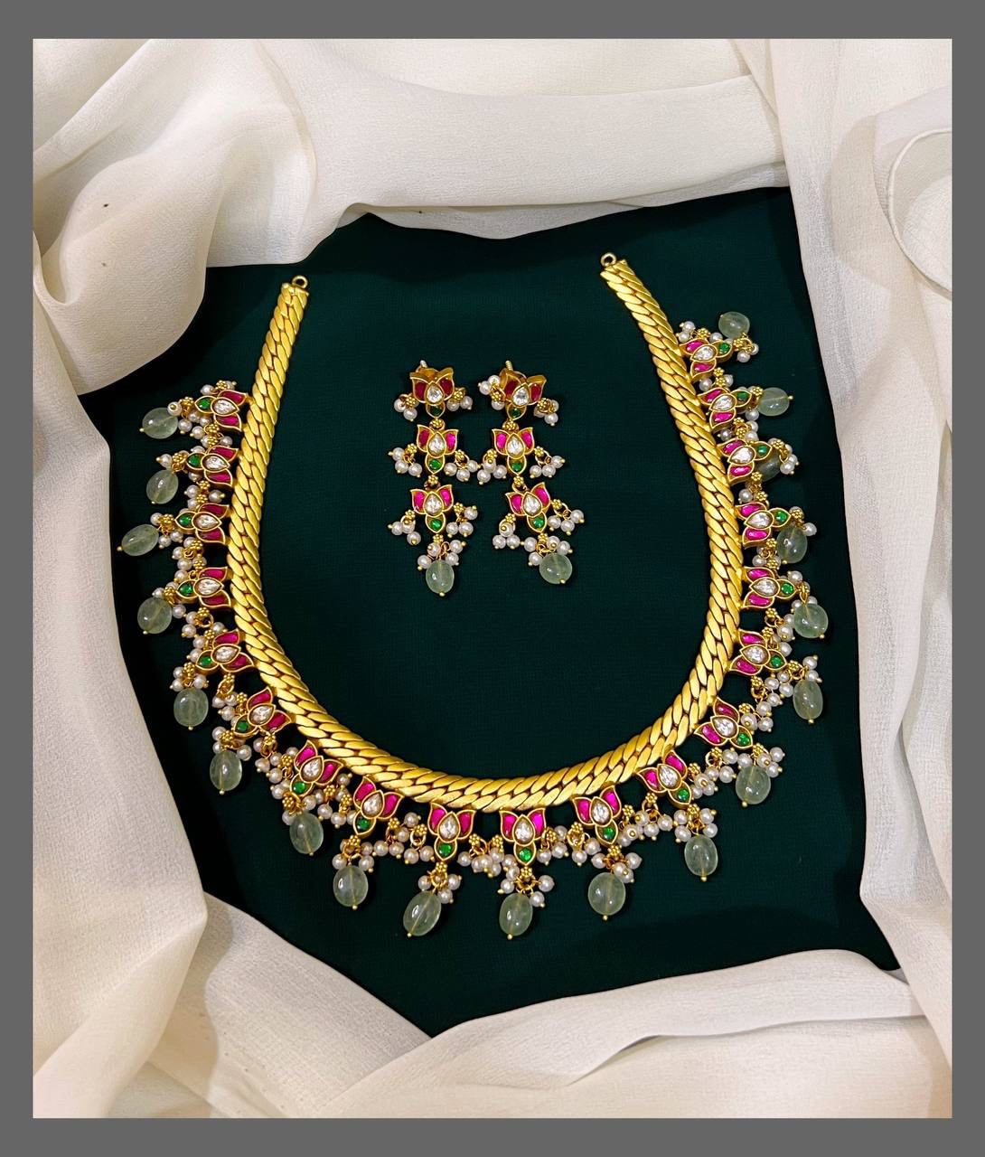 Jilebi Necklace With Small Lotus Hanging in Jadau  -  KN0058