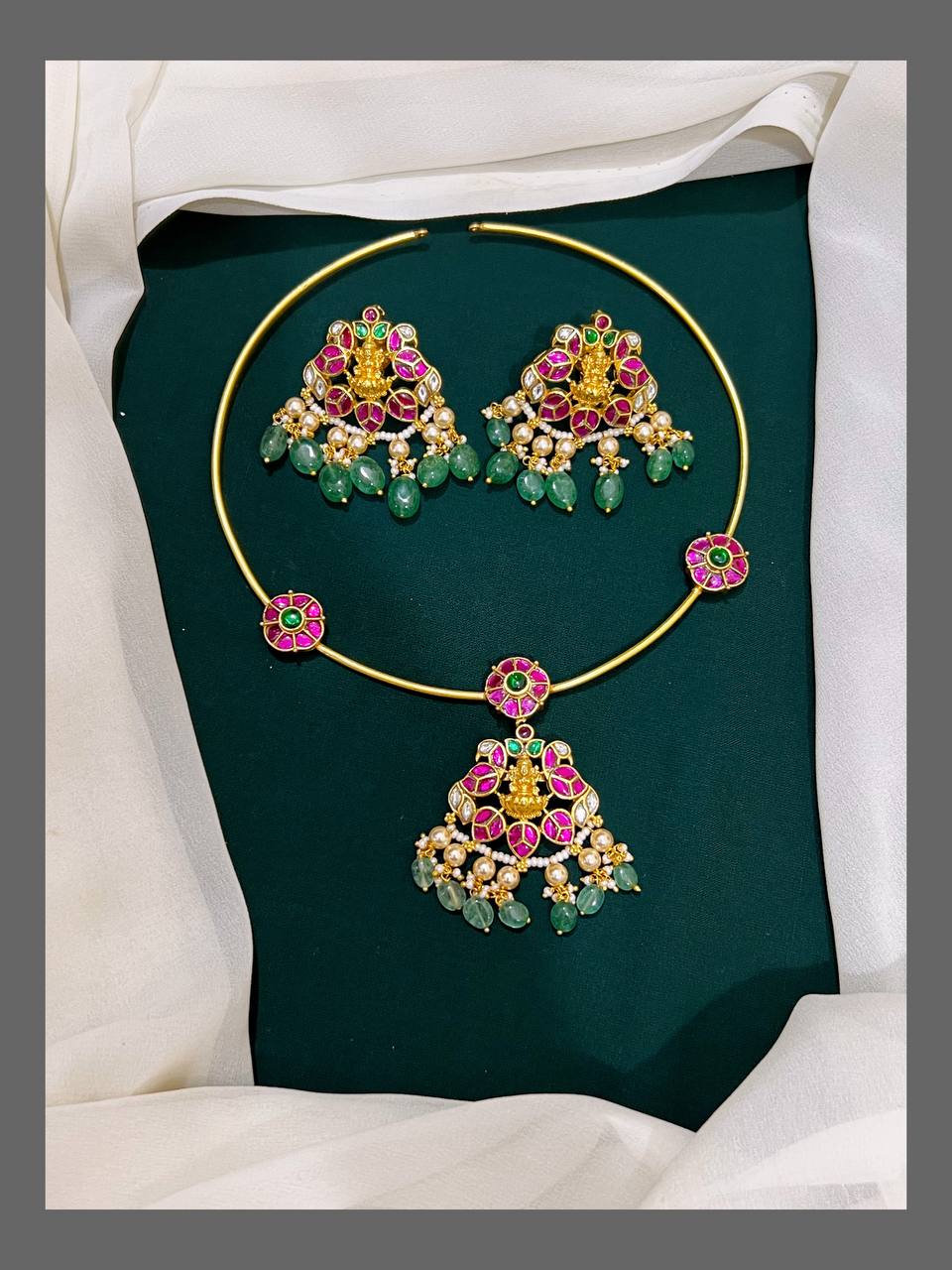 Choker with Peacock Pendent Necklace in Kundan - KN00317