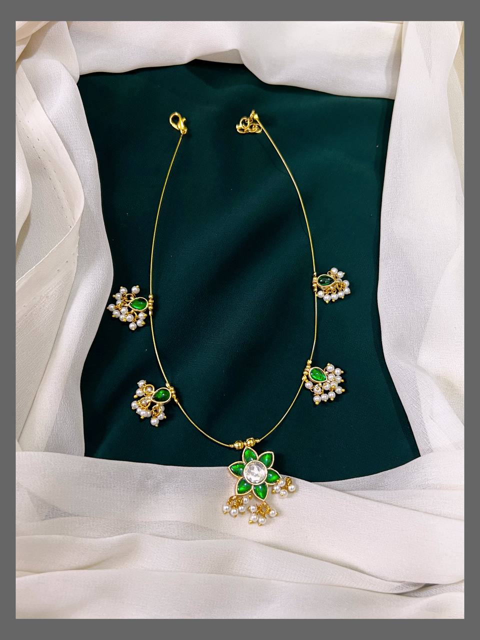 Invisible Chain with Flower Pendent in Jadau -  KN00321